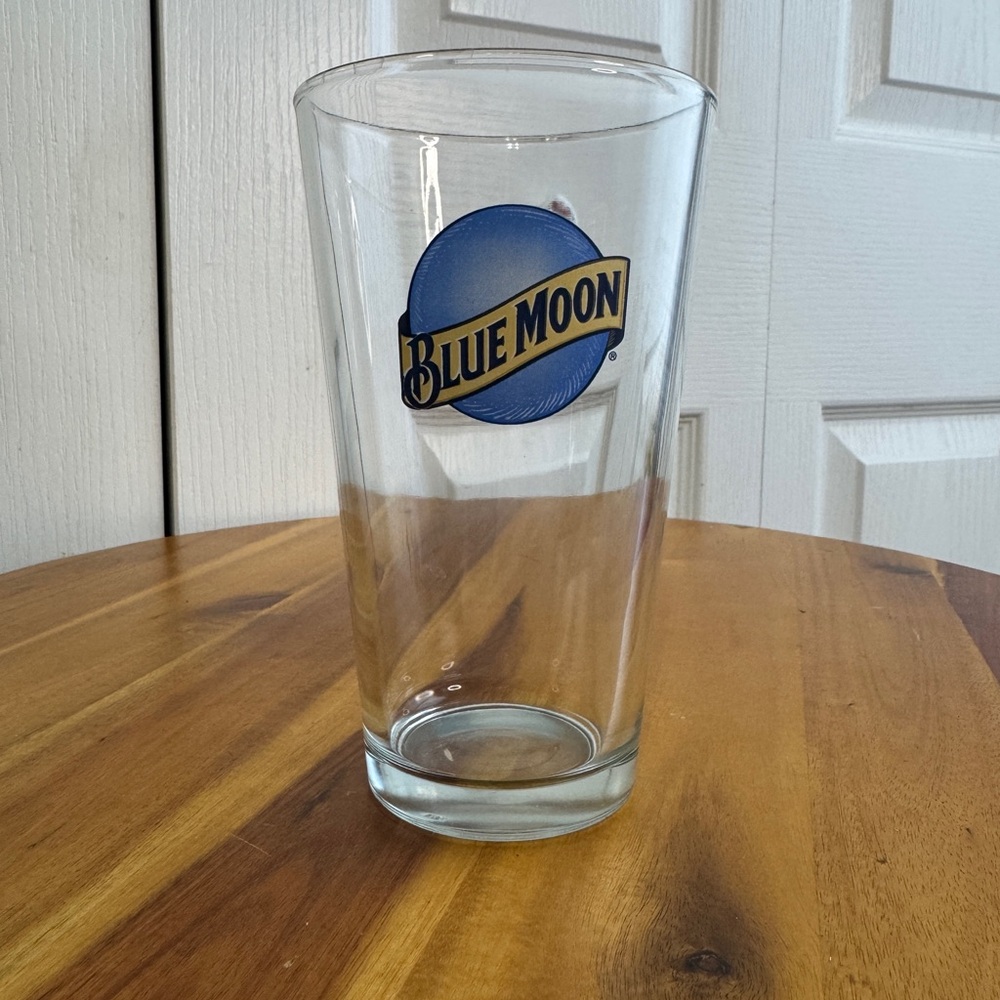 Blue Moon logo pint beer glass